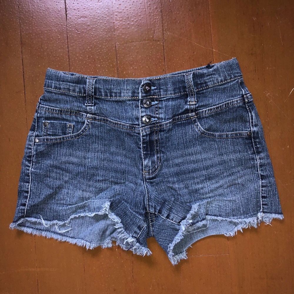 JEEN SHORTS WITH THREE JEM SNAPS